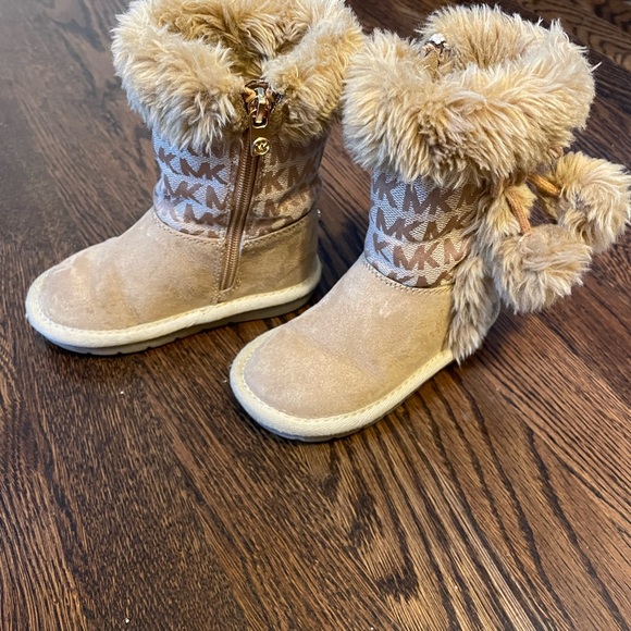 Micheal Kors boots size 7 - Picture 3 of 6